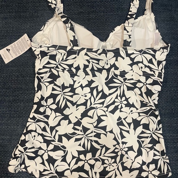 Lands End tankini swim top - Picture 3 of 4